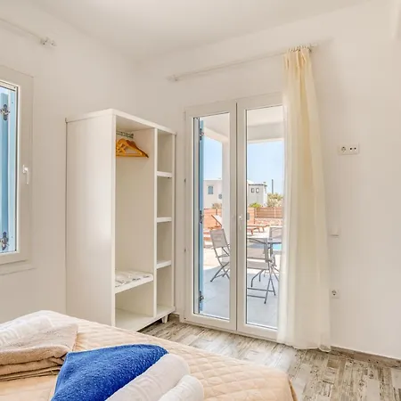 Ippocampos Seaside Serenity - Unwind At Paros Poolside Retreats Lägenhet *