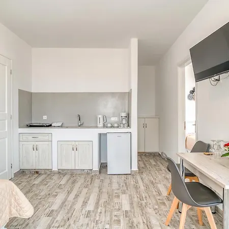 Ippocampos Seaside Serenity - Unwind At Paros Poolside Retreats Lägenhet Alikí