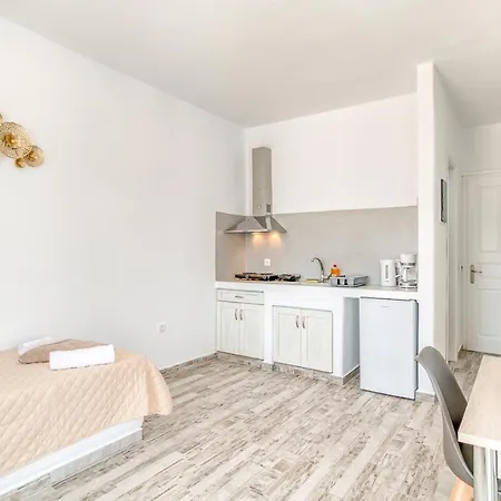 Ippocampos Seaside Serenity - Unwind At Paros Poolside Retreats Alikí