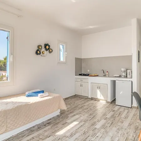 Ippocampos Seaside Serenity - Unwind At Paros Poolside Retreats Apartment