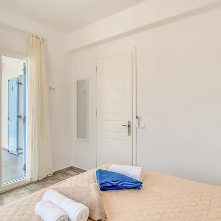 Ippocampos Seaside Serenity - Unwind At Paros Poolside Retreats Lägenhet Alikí